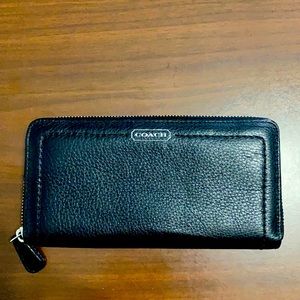 Coach black w silver zipper clutch wallet